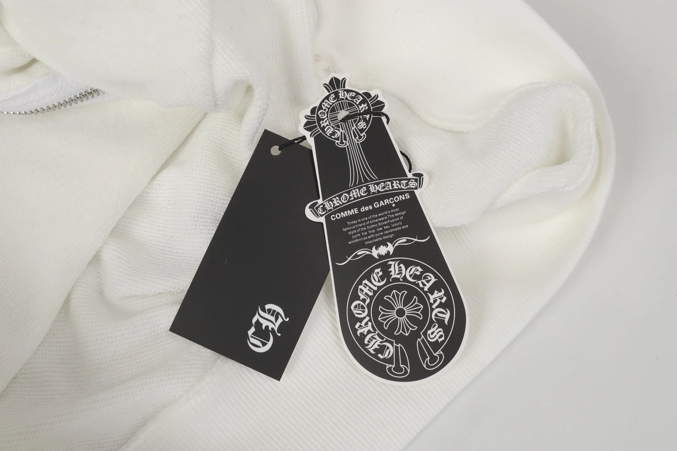 P250 cross-border model, please do not place an order if you are pursuing quality - Chrome Hearts/Chrome Hearts Colorful Cross ✝️ Printed zipper sweatshirt cardigan jacket - High weight, high density and high quality. The wool is soft, delicate and skin-friendly. It feels soft and silky. It has excellent warmth and skin-friendly properties - Custom-woven and dyed, no color difference. No matter the fabric or workmanship details, it beats the ordinary version on the market - Hardware zipper accessories are all customized, full of details - Color: black white -Size: S M L XL